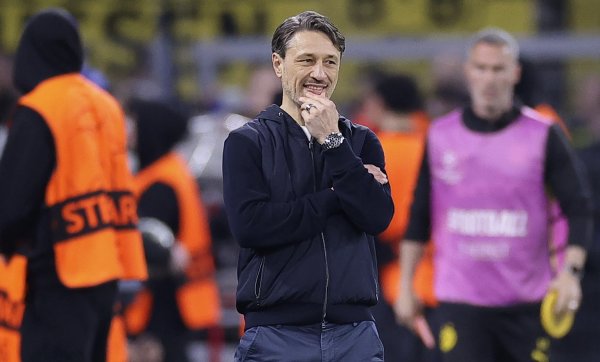 Dortmund reversed 10 points in the second half of the season 26 and finally ranked fourth, the second team in the Bundesliga three-point era