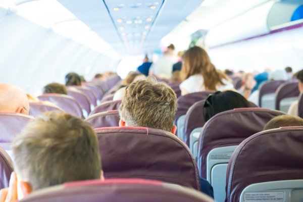 Is it always a pain in the back when I take a long-distance aircraft? Experts teach you 6 tricks to help you with ease