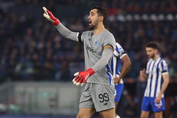 The value is 38 million euros! Reporter: Manchester City hopes to sign Porto goalkeeper Diogo Costa