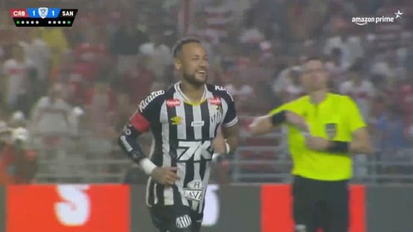 Scored a penalty after returning! Neymar was the first to take the penalty in the penalty shootout, tricking the goalkeeper into the penalty easily
