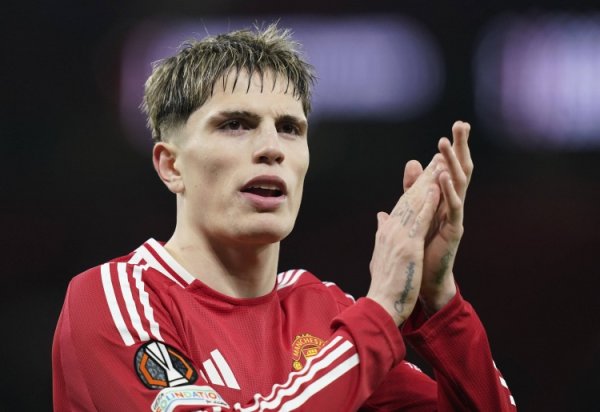 Kicker: Leverkusen is discussing the possibility of introducing Anthony and Garnacho