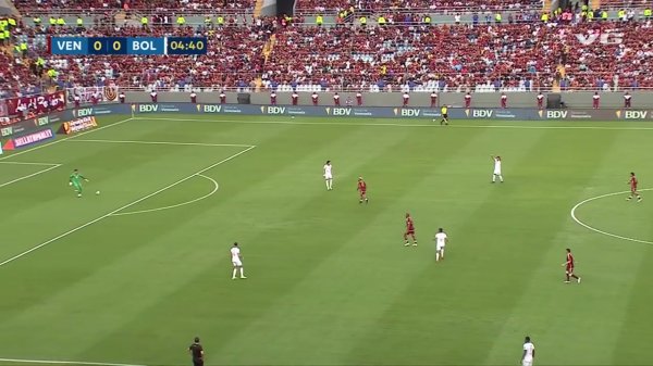 Ah⁉️Bolivian defender passed the ball back with half a high ball, and the goalkeeper stopped the ball against the sky and was penetrated and sent an own.