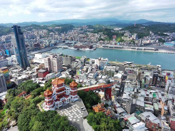Keelung Tower and Xin Er Air Raid Shelter... Keelung must-see new highlights, free climbing and climbing the top to see three beautiful scenery of mountains, sea and city!