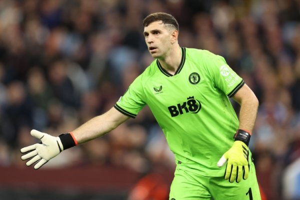 Reporter: Maresca hopes that Martin will become Chelsea s starting goalkeeper, and the first choice for the player is Manchester United