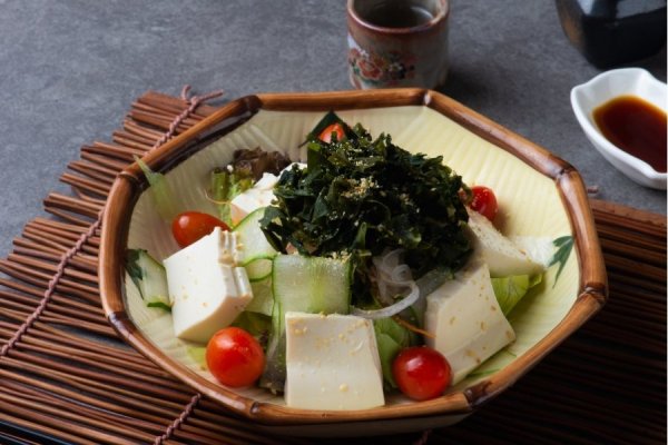 You can also enjoy weight loss. A must-learn dish for everybody. Tofu seaweed sprouts and wind salads