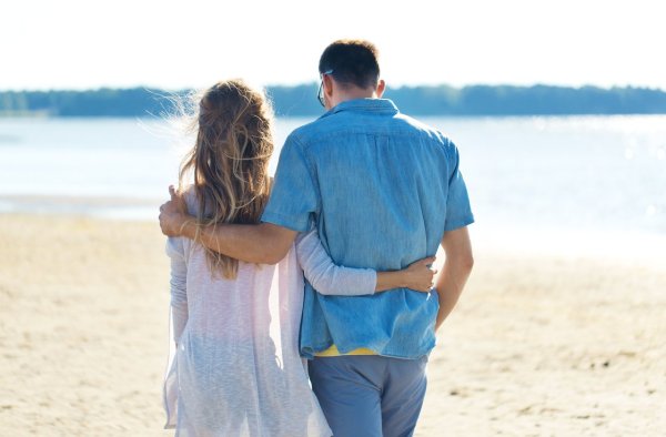 The man from the bamboo department said that his wife was opened by a lion! My girlfriend s father shouted 