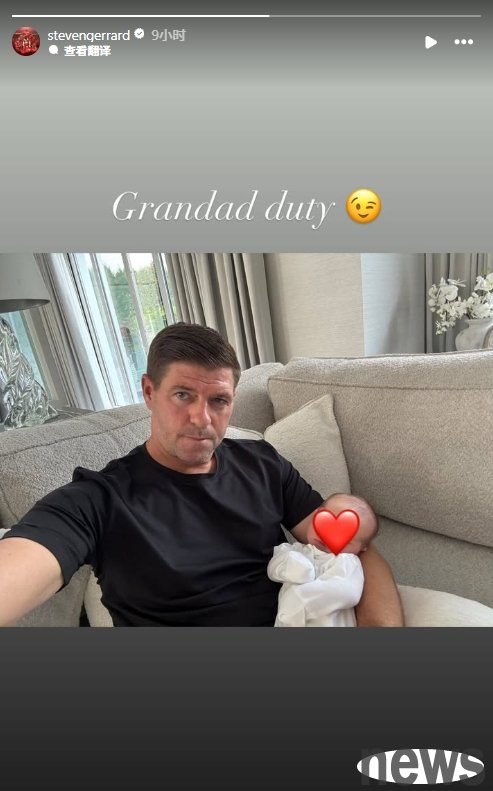 🤗As a grandfather at the age of 45! Gerald posted a photo of her granddaughter holding her granddaughter: Grandpa’s responsibility