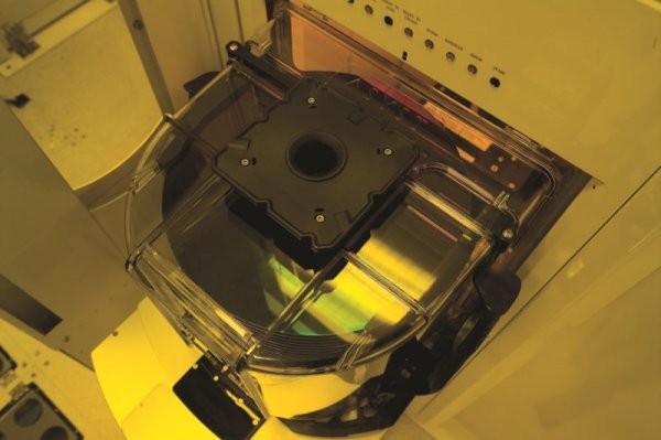 This year, the annual revenue of crystalline OEM increased by 17% to US$165 billion, with 2 nanometers being the longest life-saving process in five years