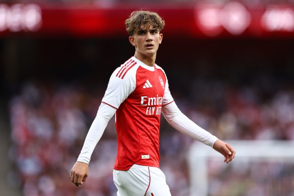 15 years old and 235 days! Daoman becomes the second youngest debut player in Arsenal s history, second only to teammate Nvanelli