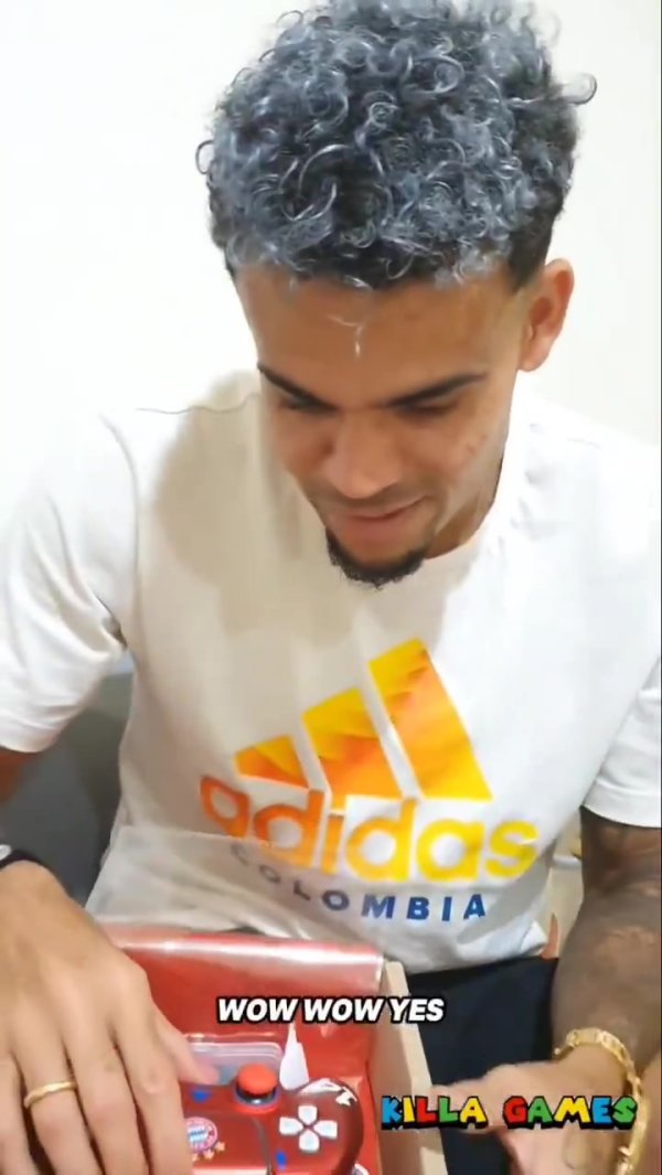 I can t let go of my love! Dias received a PS5 handle with the name of Jota printed on the back