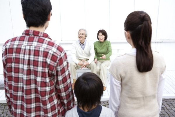 The 43-year-old husband died of sudden myocardial infarction... His wife took the child back to her parents  home in seconds. The mother-in-law was surprised and said, 