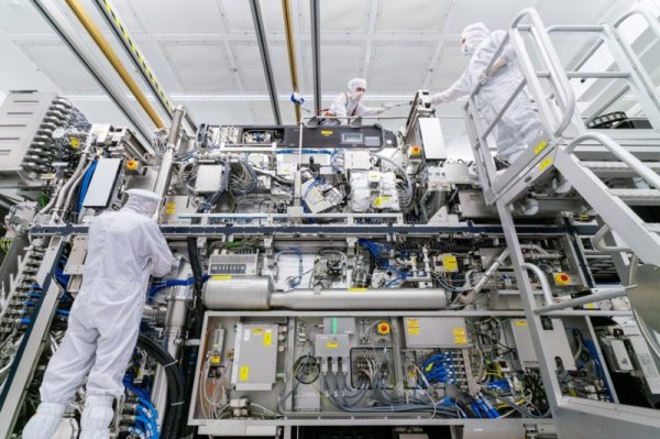 ASML s third-quarter earnings report beat expectations, ADR U.S. stocks rose more than 3% before the market opened