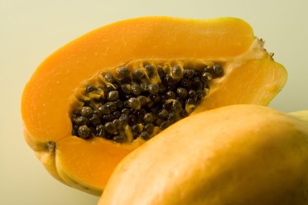 Papaya helps gastrointestinal digestion. How much can you eat in a day? Who is not suitable to eat? Read the effects and contraindications of 